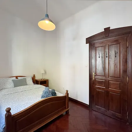 Lumberjack - Comfortable Sleep Up To 9 People With 2 Bathrooms
